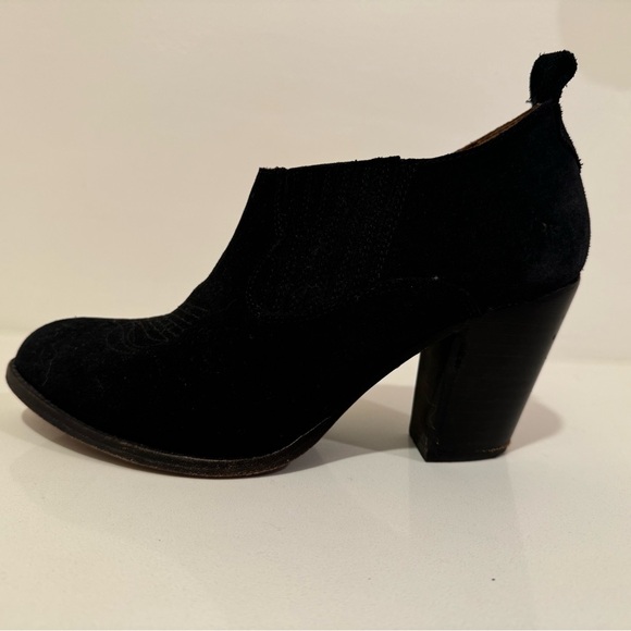 Frye Ilana Shootie - black suede - Picture 3 of 6